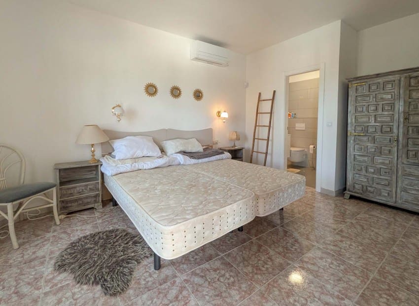 Chalet de 4 habitaciones en Dénia en venta con piscina - 565.000 € (Ref: 9827496)