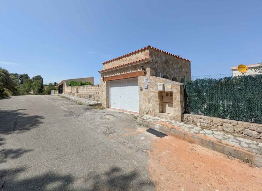 Chalet de 4 habitaciones en Dénia en venta con piscina - 565.000 € (Ref: 9827496)