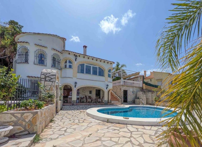 Chalet de 4 habitaciones en Dénia en venta con piscina - 565.000 € (Ref: 9827496)