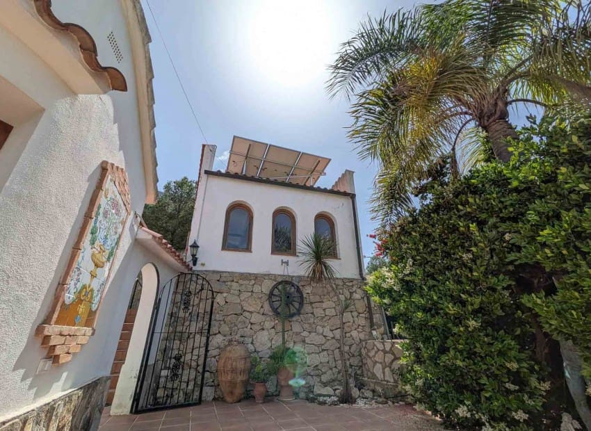 Chalet de 4 habitaciones en Dénia en venta con piscina - 565.000 € (Ref: 9827496)