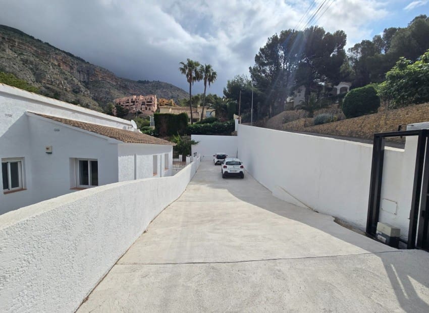 3 bedroom Villa for sale in Altea la Vella with pool - € 545,000 (Ref: 9841091)
