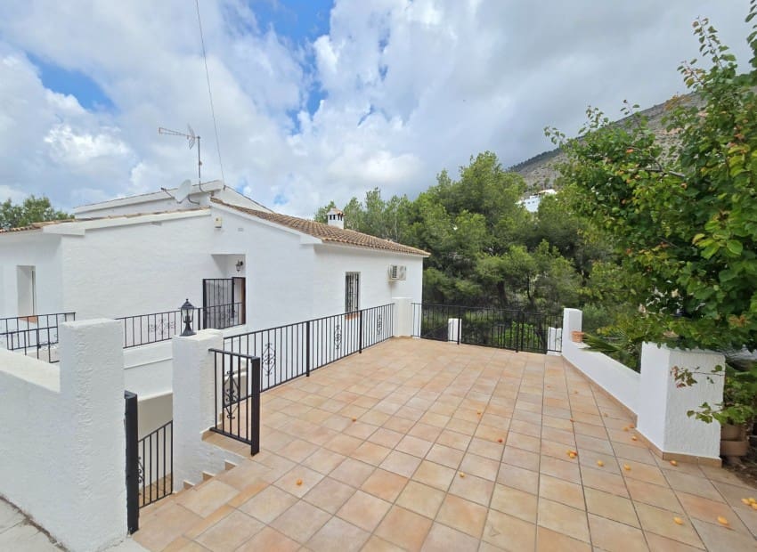 3 bedroom Villa for sale in Altea la Vella with pool - € 545,000 (Ref: 9841091)