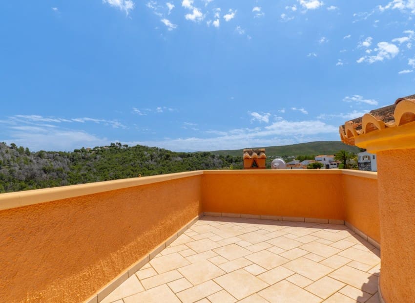 Chalet de 3 habitaciones en Javea / Xàbia en venta con piscina - 750.000 € (Ref: 9841704)