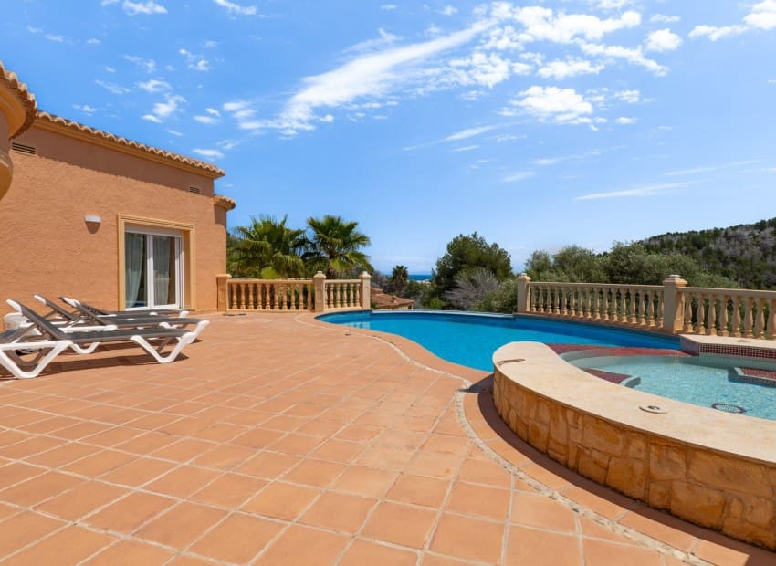 Chalet de 3 habitaciones en Javea / Xàbia en venta con piscina - 750.000 € (Ref: 9841704)