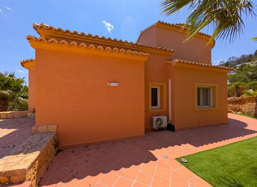 Chalet de 3 habitaciones en Javea / Xàbia en venta con piscina - 750.000 € (Ref: 9841704)