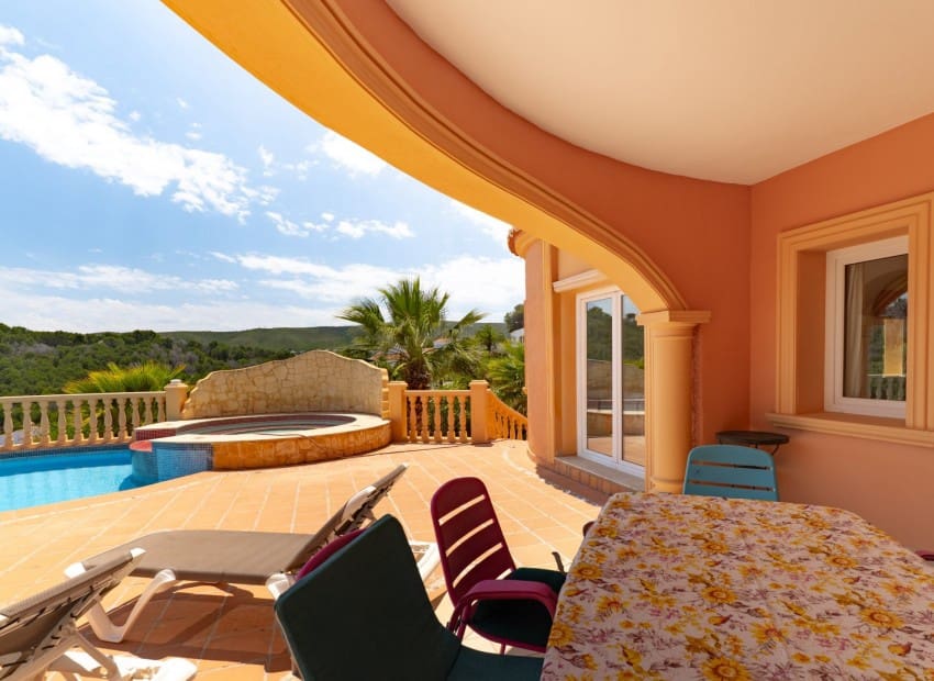 Chalet de 3 habitaciones en Javea / Xàbia en venta con piscina - 750.000 € (Ref: 9841704)