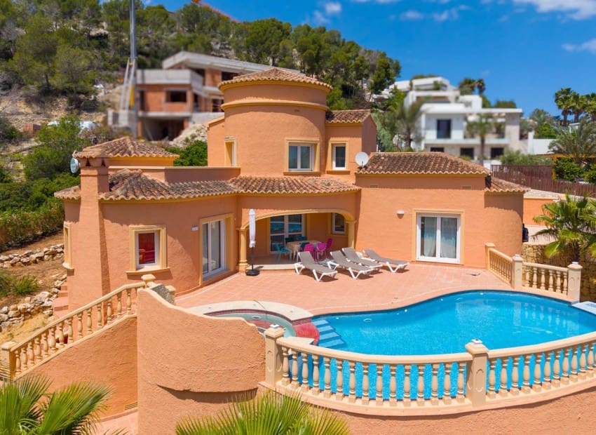 Chalet de 3 habitaciones en Javea / Xàbia en venta con piscina - 750.000 € (Ref: 9841704)