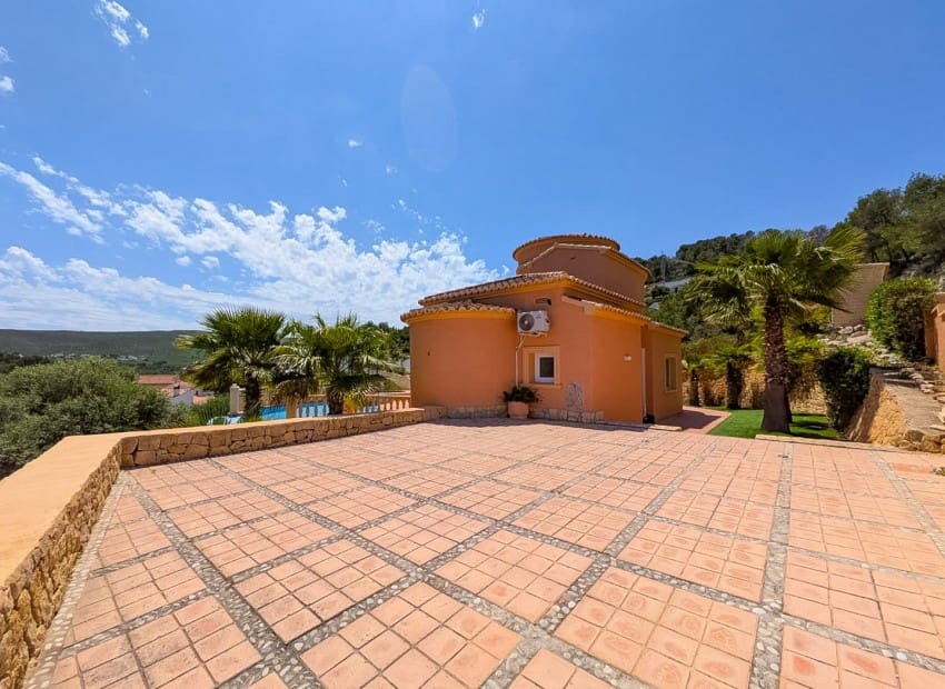 Chalet de 3 habitaciones en Javea / Xàbia en venta con piscina - 750.000 € (Ref: 9841704)