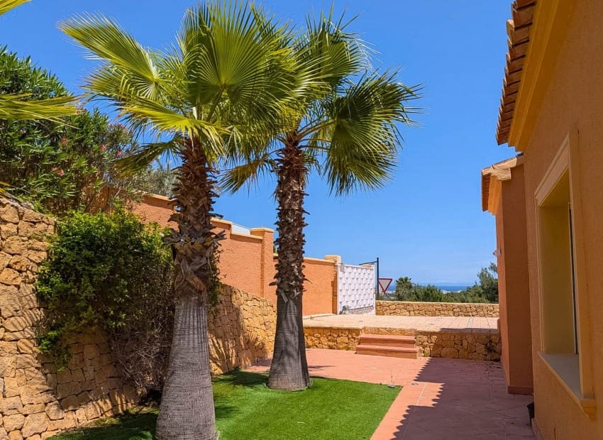 Chalet de 3 habitaciones en Javea / Xàbia en venta con piscina - 750.000 € (Ref: 9841704)