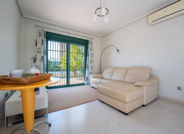 Chalet de 3 habitaciones en Ciudad Quesada, Rojales en venta con piscina garaje - 330.000 € (Ref: 9844371)