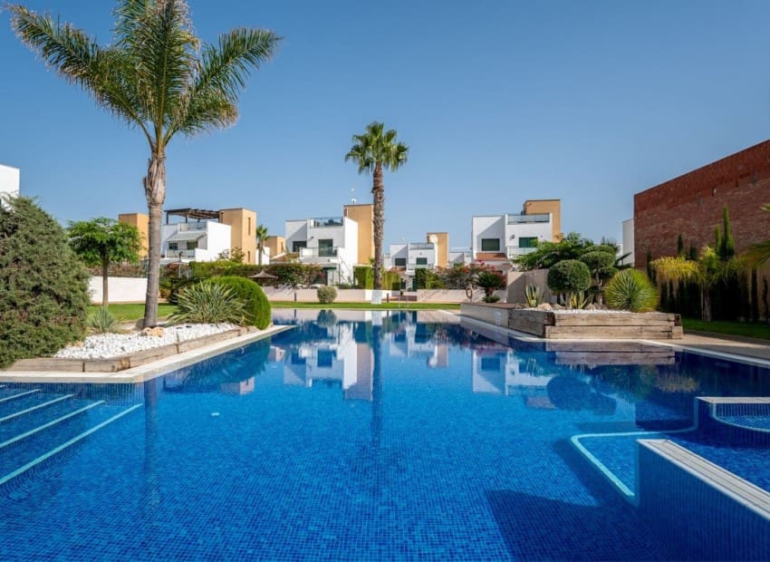 Chalet de 3 habitaciones en Ciudad Quesada en venta con piscina garaje - 330.000 € (Ref: 9844371)