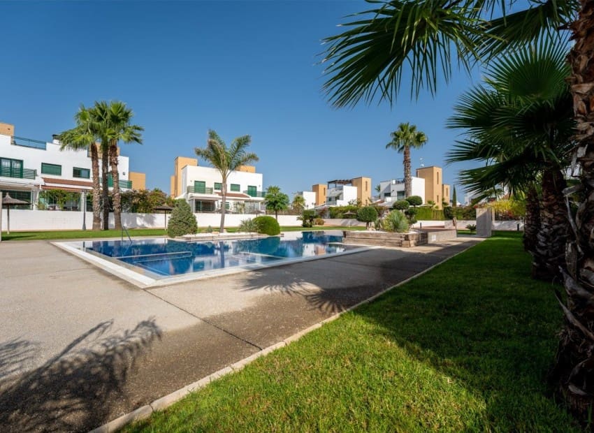 Chalet de 3 habitaciones en Ciudad Quesada en venta con piscina garaje - 330.000 € (Ref: 9844371)