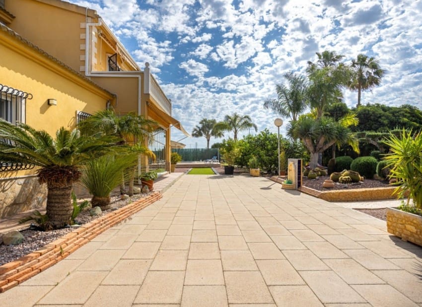 5 soveværelse Villa til salg i Elche / Elx med swimmingpool garage - € 510.000 (Ref: 9850335)