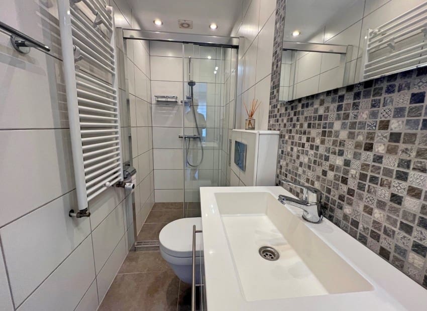 2 bedroom Apartment for sale in Albir with pool - € 449,000 (Ref: 9865918)
