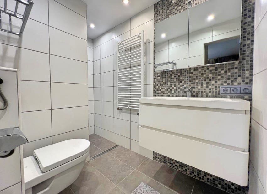 2 bedroom Apartment for sale in Albir with pool - € 449,000 (Ref: 9865918)