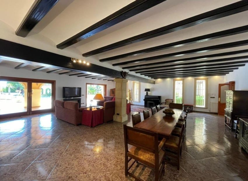 5 bedroom Villa for sale in Benissa with pool garage - € 1,395,000 (Ref: 9865920)