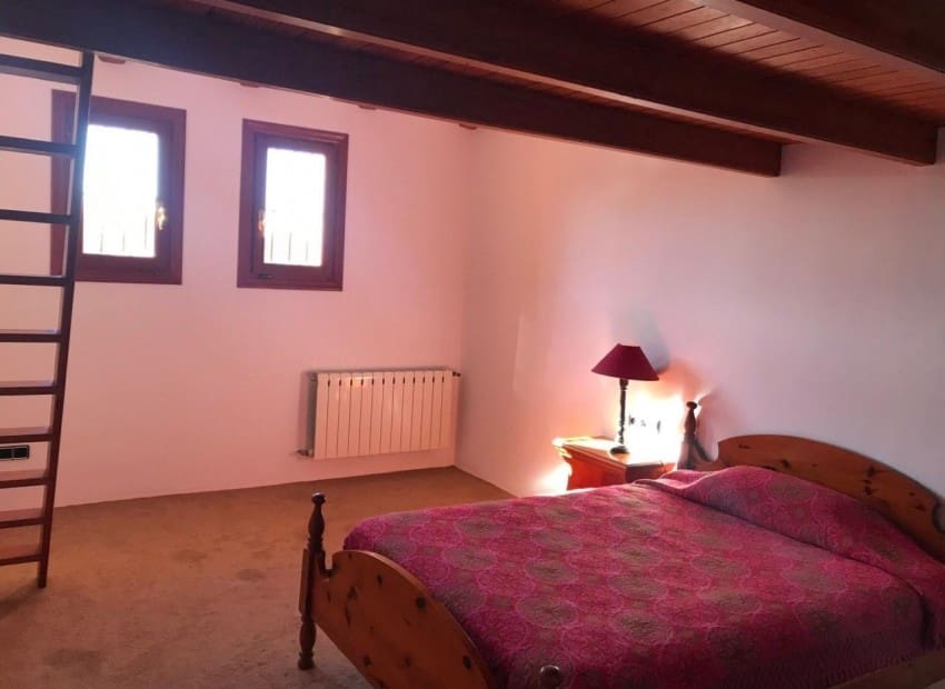 5 bedroom Villa for sale in Benissa with pool garage - € 1,395,000 (Ref: 9865920)