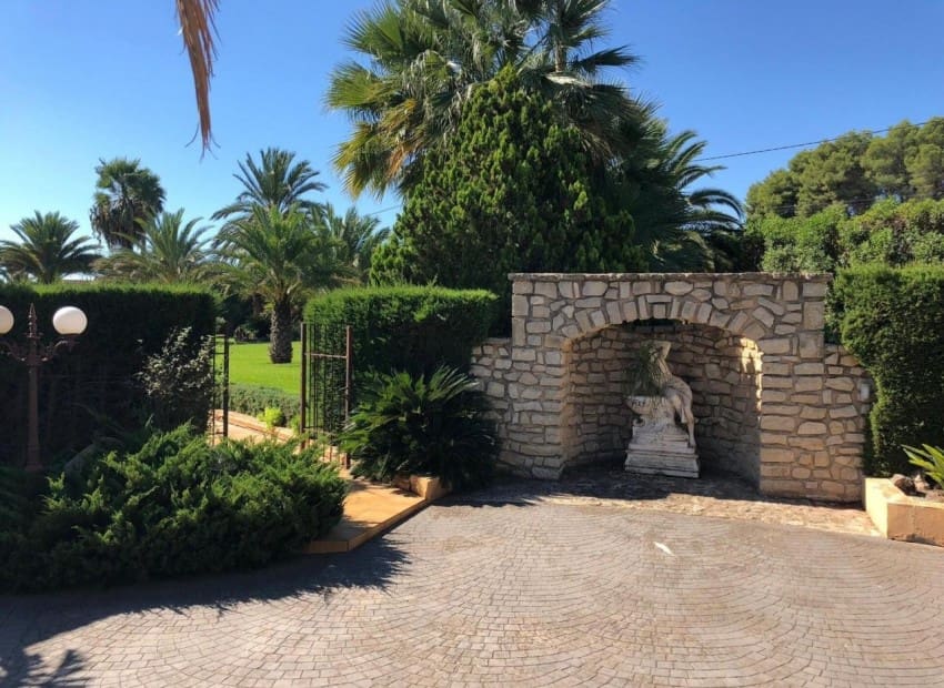 5 bedroom Villa for sale in Benissa with pool garage - € 1,395,000 (Ref: 9865920)