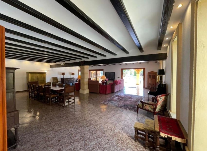 5 bedroom Villa for sale in Benissa with pool garage - € 1,395,000 (Ref: 9865920)