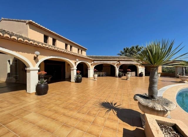 5 sovrum Villa till salu i Benissa med pool garage - 1 395 000 € (Ref: 9865920)