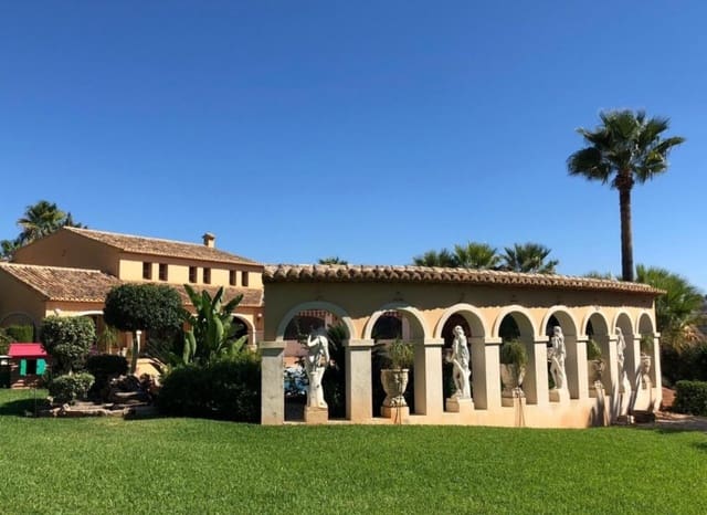 5 sovrum Villa till salu i Benissa med pool garage - 1 395 000 € (Ref: 9865920)
