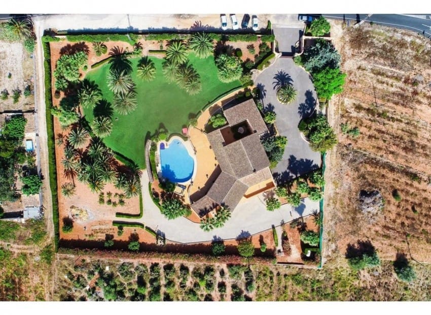 5 bedroom Villa for sale in Benissa with pool garage - € 1,395,000 (Ref: 9865920)