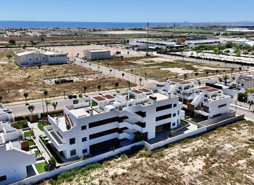 2 slaapkamer Appartement te koop in Pilar de la Horadada met zwembad garage - € 330.000 (Ref: 9895348)
