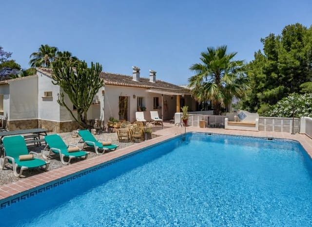 Chalet de 4 habitaciones en Partides comunes - Adsubia, Javea / Xàbia en venta con piscina - 950.000 € (Ref: 9895352)