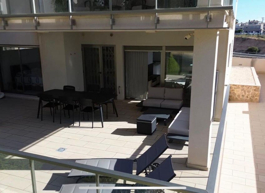 3 makuuhuone Huoneisto myytävänä paikassa Villamartin mukana uima-altaan 
autotalli - 324 900 € (Ref: 9897219)