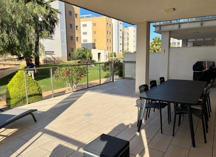 3 makuuhuone Huoneisto myytävänä paikassa Villamartin mukana uima-altaan 
autotalli - 324 900 € (Ref: 9897219)