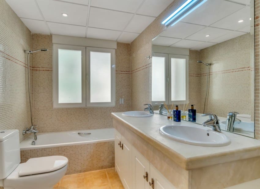 4 sypialnia Willa na sprzedaż w Altea la Vella z basenem garażem - 990 000 € (Ref: 9897220)