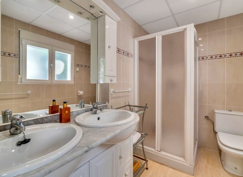 4 sypialnia Willa na sprzedaż w Altea la Vella z basenem garażem - 990 000 € (Ref: 9897220)
