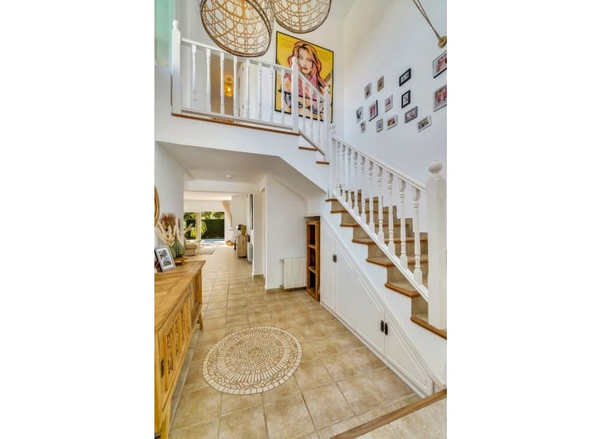 4 sypialnia Willa na sprzedaż w Altea la Vella z basenem garażem - 990 000 € (Ref: 9897220)