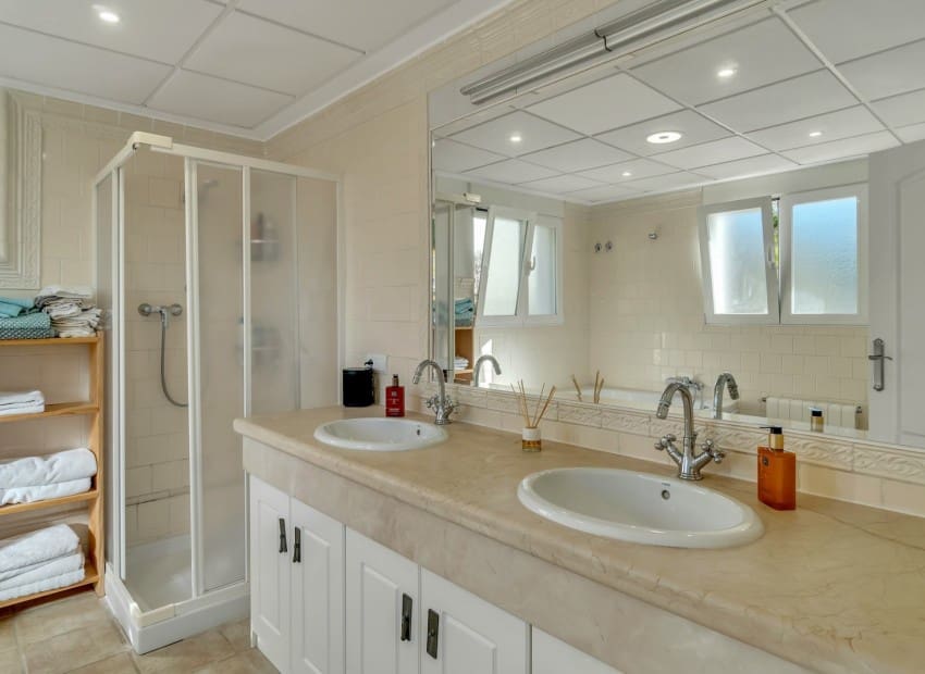4 sypialnia Willa na sprzedaż w Altea la Vella z basenem garażem - 990 000 € (Ref: 9897220)