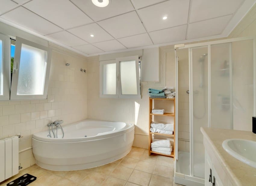 4 sypialnia Willa na sprzedaż w Altea la Vella z basenem garażem - 990 000 € (Ref: 9897220)