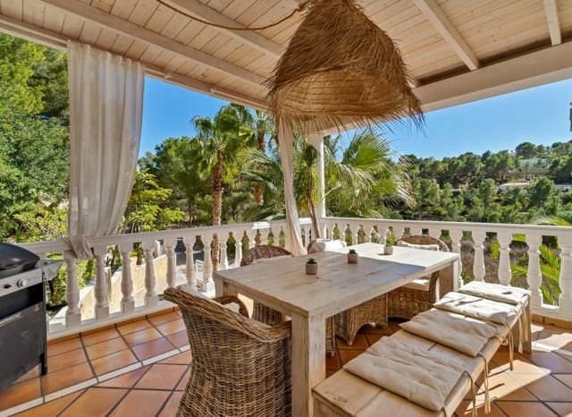 4 sypialnia Willa na sprzedaż w Altea la Vella, Altea z basenem garażem - 990 000 € (Ref: 9897220)