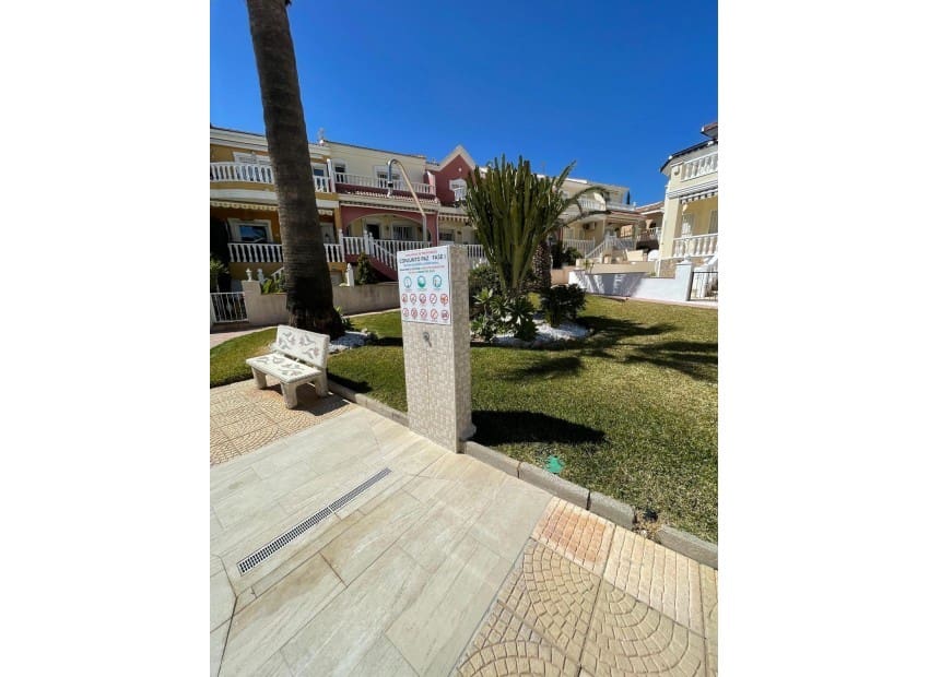 3 soveværelse Byhus til salg i Ciudad Quesada med swimmingpool - € 239.900 (Ref: 9897379)