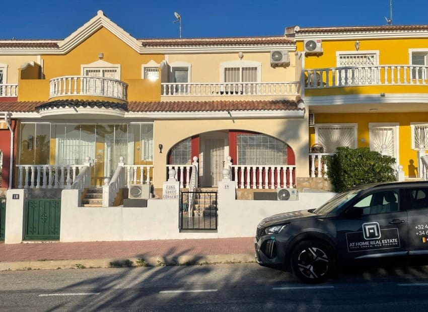 3 soveværelse Byhus til salg i Ciudad Quesada med swimmingpool - € 239.900 (Ref: 9897379)