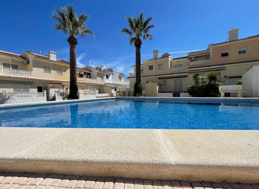 3 soveværelse Byhus til salg i Ciudad Quesada med swimmingpool - € 239.900 (Ref: 9897379)