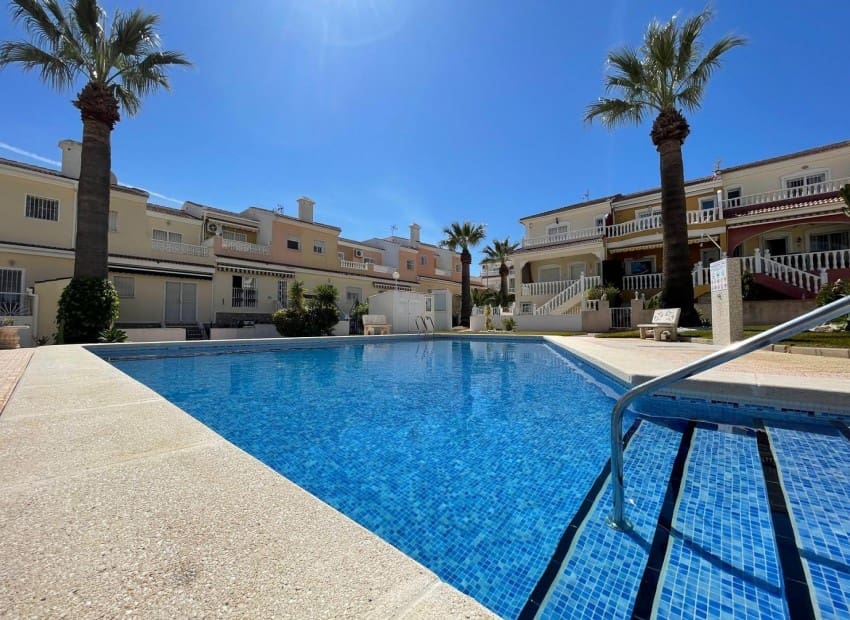 3 soveværelse Byhus til salg i Ciudad Quesada med swimmingpool - € 239.900 (Ref: 9897379)
