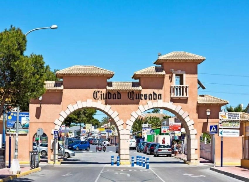 3 soveværelse Byhus til salg i Ciudad Quesada med swimmingpool - € 239.900 (Ref: 9897379)