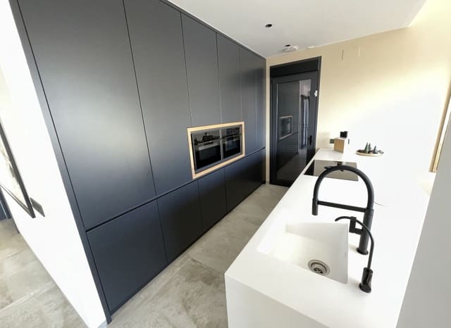 4 quarto Moradia para venda em Ciudad Quesada, Rojales com piscina garagem - 699 000 € (Ref: 9898358)