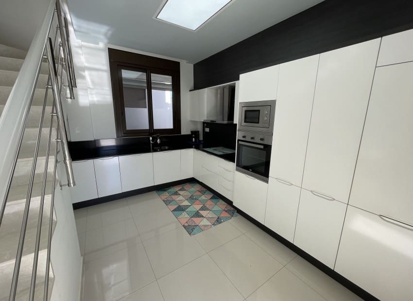 2 bedroom Semi-detached Villa for sale in Villamartin with pool - € 284,000 (Ref: 9898363)