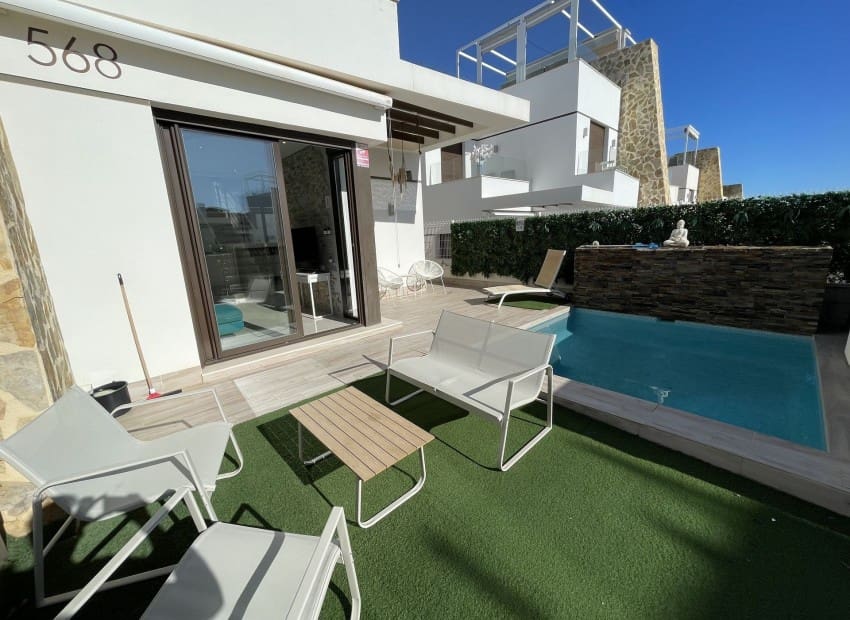 2 bedroom Semi-detached Villa for sale in Villamartin with pool - € 284,000 (Ref: 9898363)