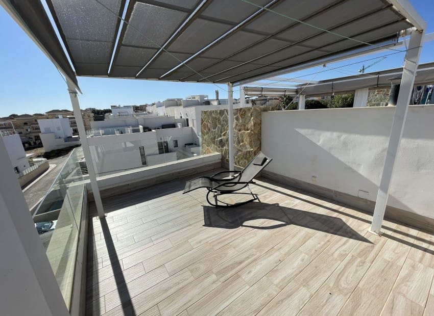 2 bedroom Semi-detached Villa for sale in Villamartin with pool - € 284,000 (Ref: 9898363)