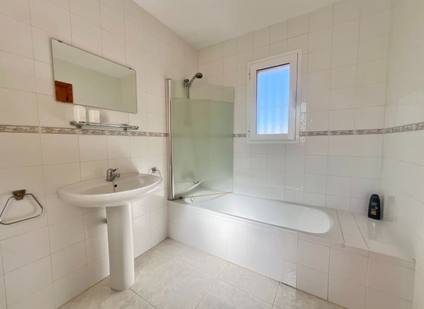 5 slaapkamer Halfvrijstaande villa te koop in La Nucia met zwembad garage - € 399.000 (Ref: 9899807)
