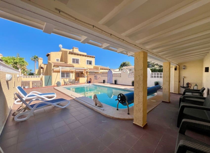 5 slaapkamer Halfvrijstaande villa te koop in La Nucia met zwembad garage - € 399.000 (Ref: 9899807)