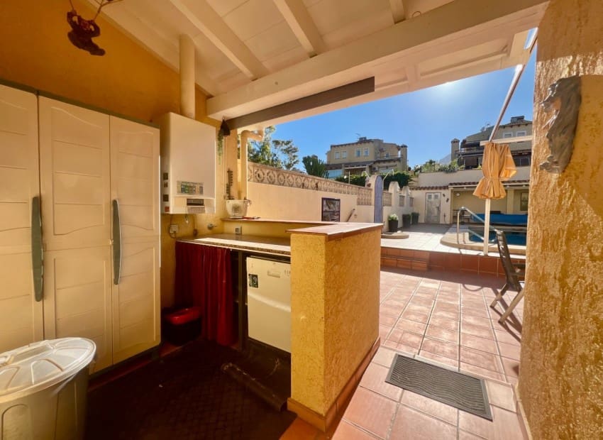 5 slaapkamer Halfvrijstaande villa te koop in La Nucia met zwembad garage - € 399.000 (Ref: 9899807)