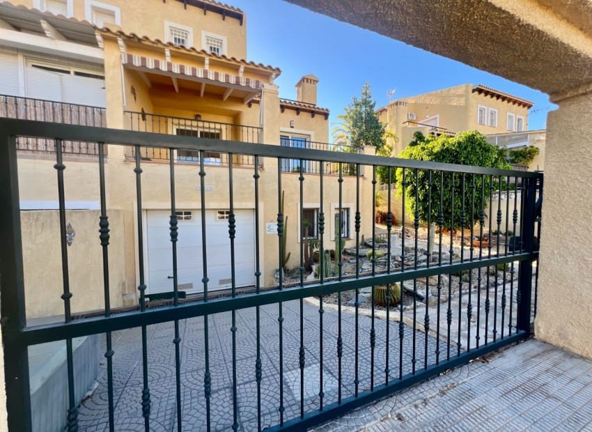 5 slaapkamer Halfvrijstaande villa te koop in La Nucia met zwembad garage - € 399.000 (Ref: 9899807)