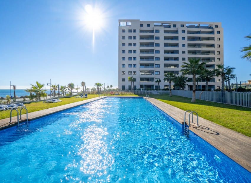 3 sovrum Takvåning till salu i Punta Prima med pool garage - 765 000 € (Ref: 9899870)